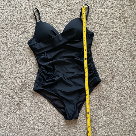 Beachsissi Swimsuit One Piece Women’s M Black Classic Beach Pool Vacation Lake - Picture 8 of 10